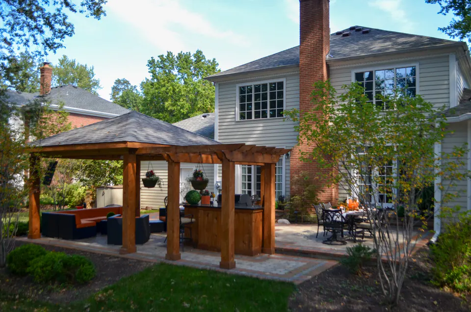 Covered Backyard Pavilion & Kitchen in New Albany, OH